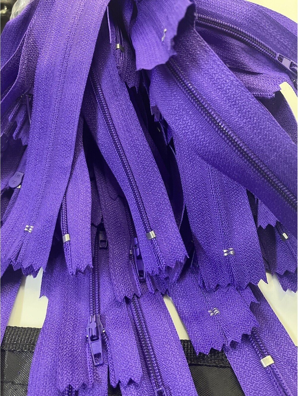 100Pcs Purple 9 Inch Nylon Coil Zippers Bulk #3 Closed End Separating